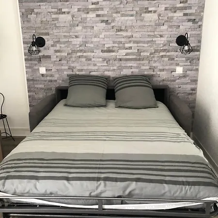 Bel T2 Refait A Neuf Avec Piscine Couverte De Juin A Fin Septembre Apartment