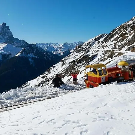 Bel T2 Refait A Neuf Avec Piscine Couverte De Juin A Fin Septembre Bielle