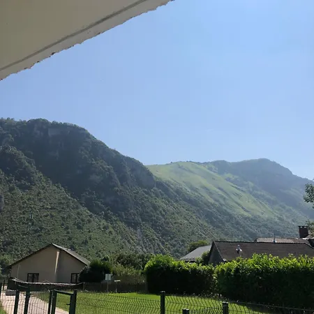 Bel T2 Refait A Neuf Avec Piscine Couverte De Juin A Fin Septembre Bielle