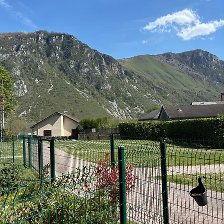Bel T2 Refait A Neuf Avec Piscine Couverte De Juin A Fin Septembre, Pres Des Stations De Avec Navette Et Draps Et Serviettes Compris Apartman *