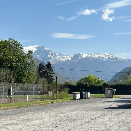 Bel T2 Refait A Neuf Avec Piscine Couverte De Juin A Fin Septembre, Pres Des Stations De Avec Navette Et Draps Et Serviettes Compris *